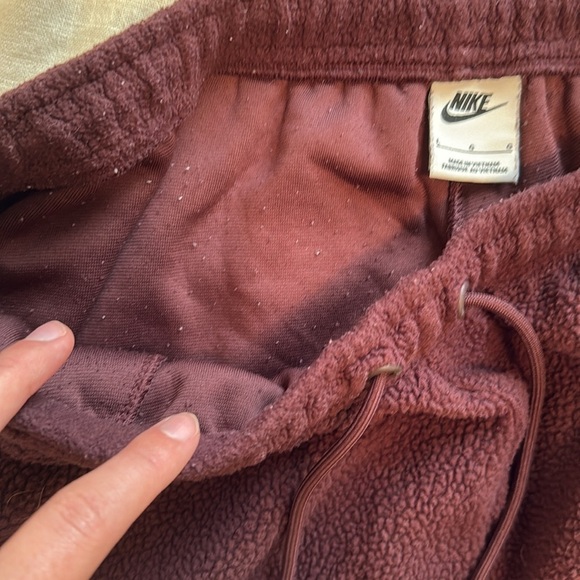 Nike Sportswear Plush Burgundy Crush Sherpa - Picture 5 of 8